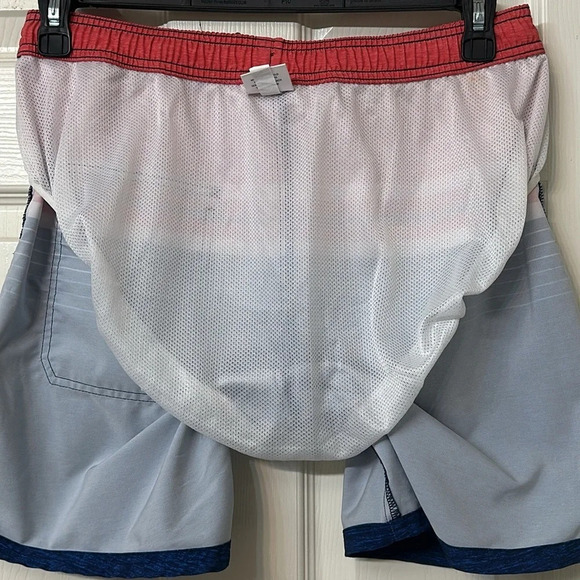 Vineyard Vines Men’s Red White Blue Swim Trunks Size Small - Picture 7 of 11